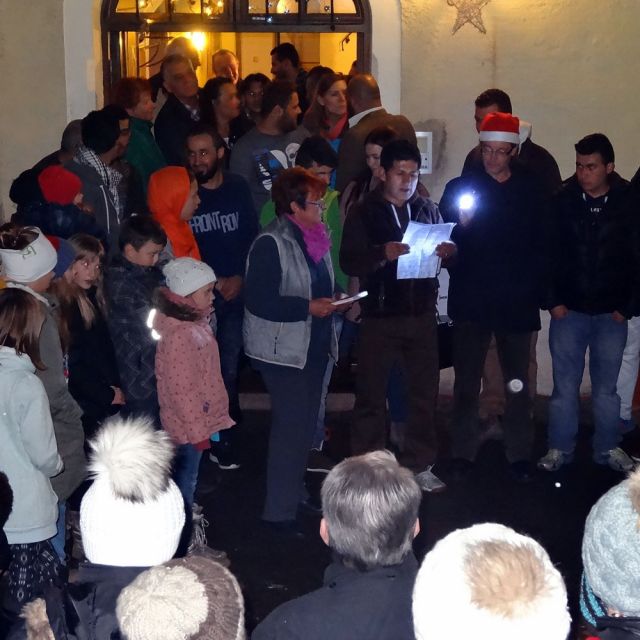 Öffnungsfeierlichkeit Adventkalender Berndorf mit Flüchtlingen © Gemeinde Berndorf / Übermittelt am 22.12.2015