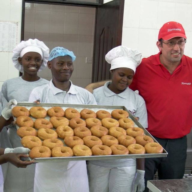 News / Charity & Organisationen / Jugenldiche in der Bäckerei mit Thomas Huber © Anton Wintersteller (via Presseaussendung)